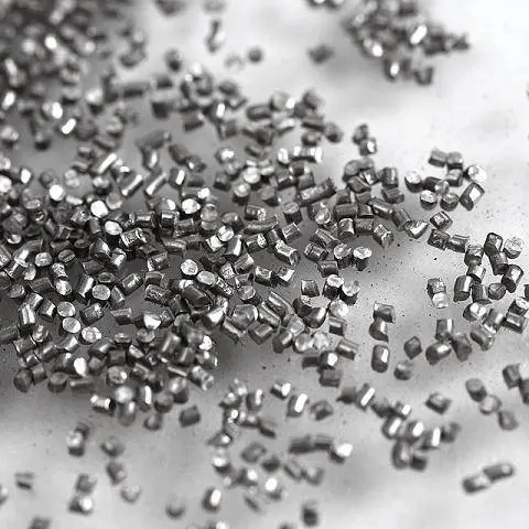 Śrut (ścierniwo) Spajic rozsypany. Spajic abrasive scattered. 