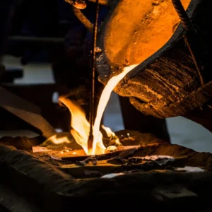 Casting processes in steel and iron foundries.